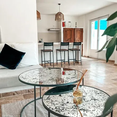 With Private Pool & Air Conditioning Near St-tropez וילה *