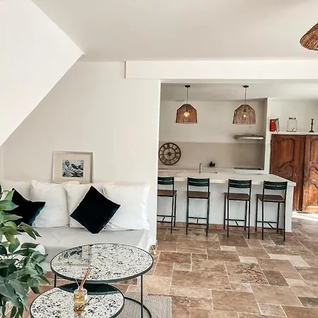 With Private Pool & Air Conditioning Near St-tropez *