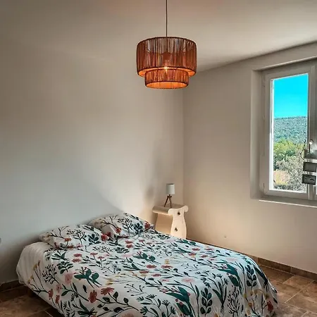 With Private Pool & Air Conditioning Near St-tropez