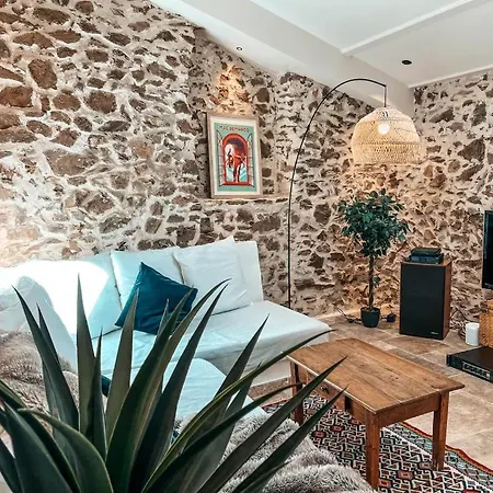 With Private Pool & Air Conditioning Near St-tropez